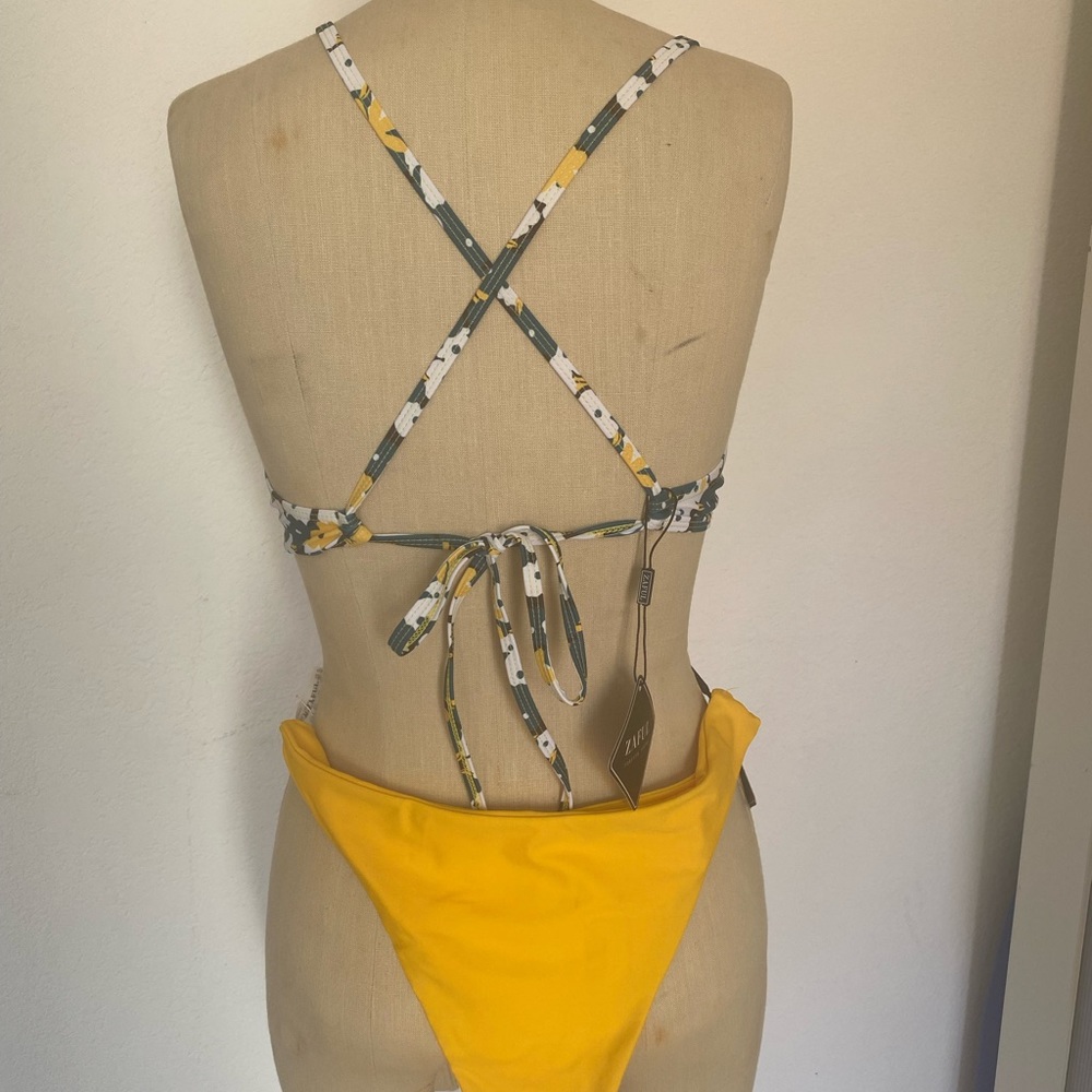 Bikini Yellow/white flowers size M. New never worn